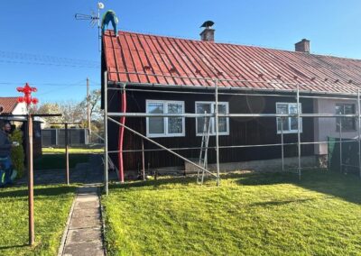 Ukázka pokládky nové střešní krytiny v Petřvaldu